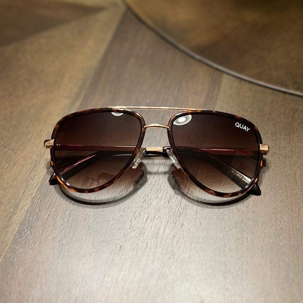 QUAY BROWN ALL IN MINI